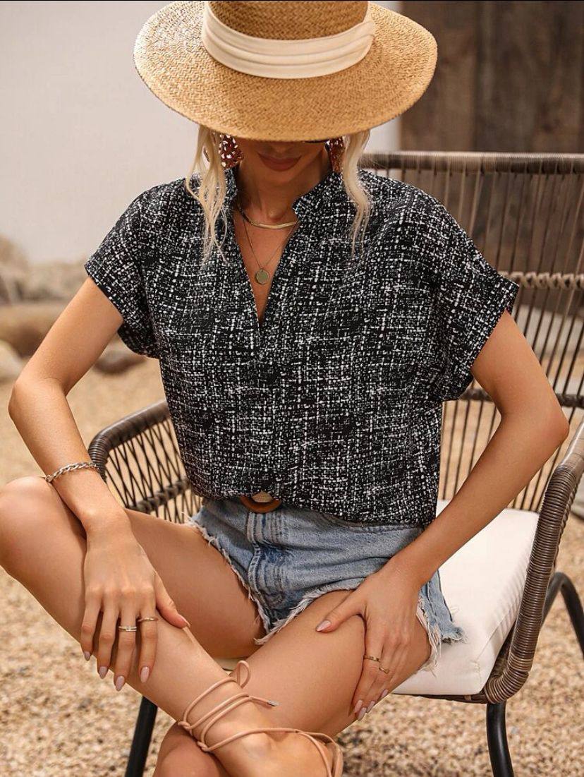 V NECK SHORT SLEEVE BLOUSE